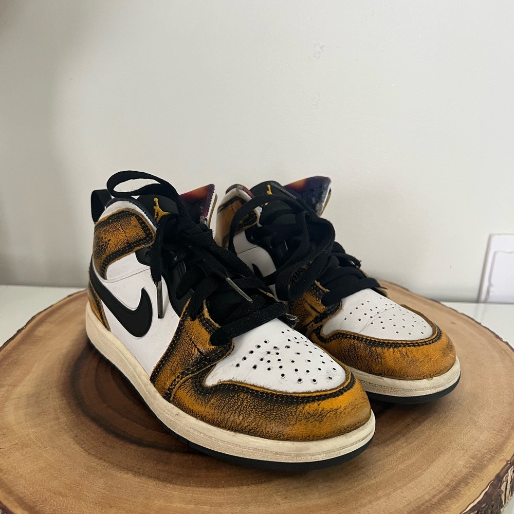 Nike Air Jordan Wear Away Black and Orange Sneakers with Classic Design size 2Y